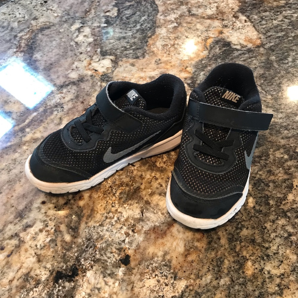 Nike Tennis Shoes